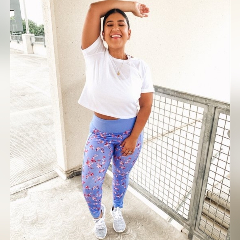 Fabletics Blue Floral Leggings Size 3X Mew Year New You - Picture 15 of 16